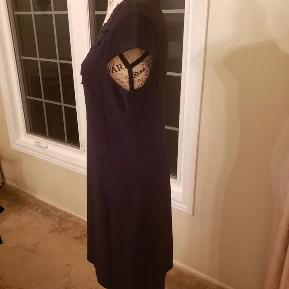 Signature Collection Dress 👗 - Picture 3 of 4